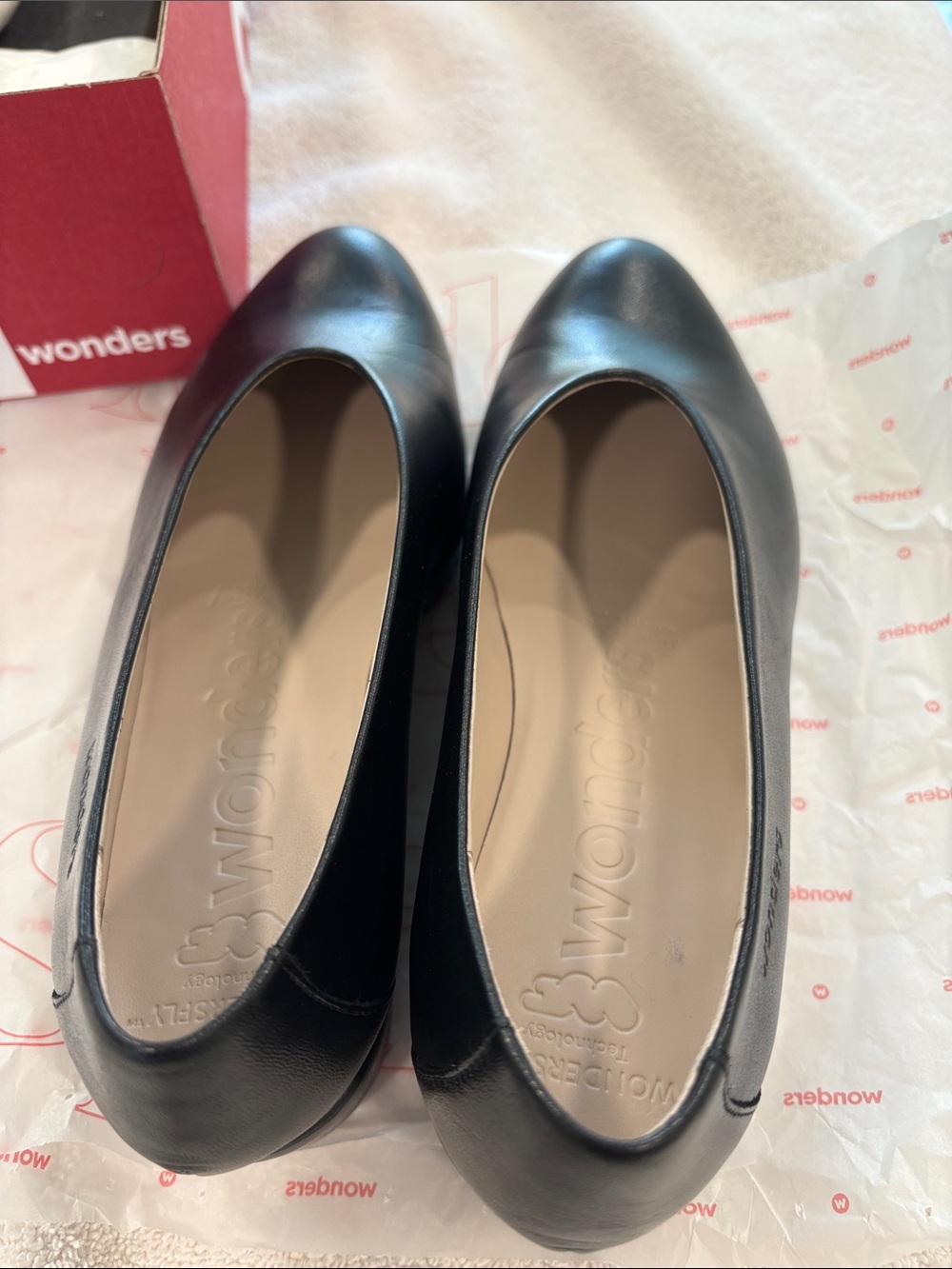 Wonders Black Leather Comfort Ballet Flats